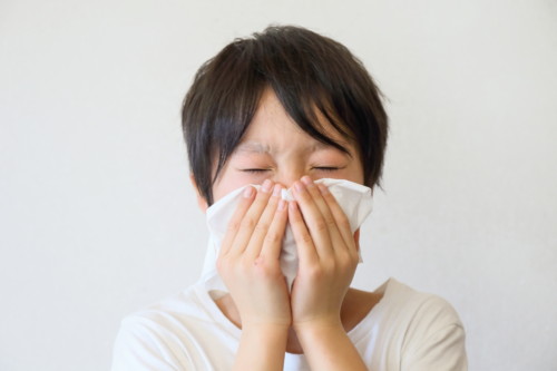 鼻咽癌症狀包含鼻涕帶血絲、慢性鼻塞等