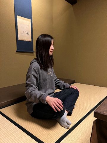 日式霸氣盤腿坐